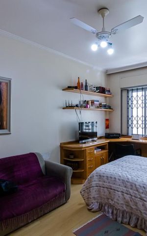 Casa à venda com 325m², 3 quartos e 2 vagas Casa à venda com 325m², 3 quartos e 2 vagasQuarto 2