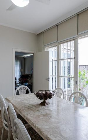Casa à venda com 325m², 3 quartos e 2 vagas Casa à venda com 325m², 3 quartos e 2 vagasSala de Jantar