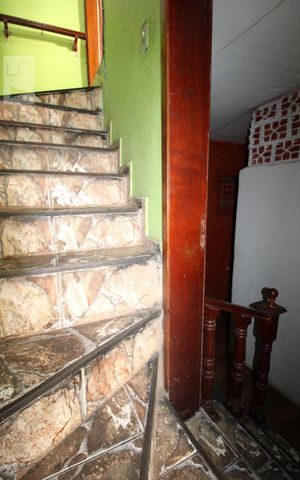 Casa à venda com 118m², 7 quartos e sem vagaEscada