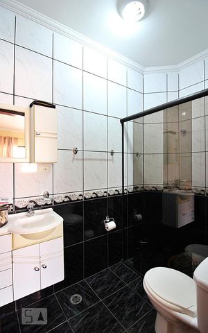 Casa à venda com 200m², 3 quartos e 1 vagaBanheiro do Quarto 2 - Suíte
