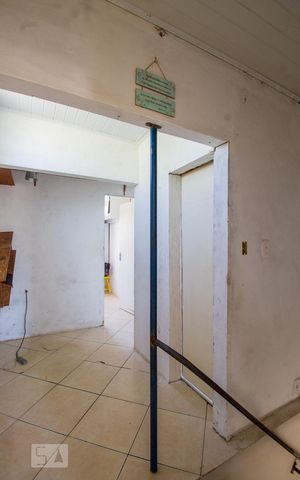 Casa à venda com 200m², 3 quartos e 1 vaga Casa à venda com 200m², 3 quartos e 1 vagaCorredor