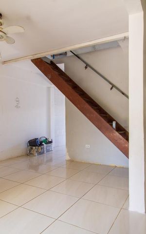 Casa à venda com 200m², 3 quartos e 1 vaga Casa à venda com 200m², 3 quartos e 1 vagaSala