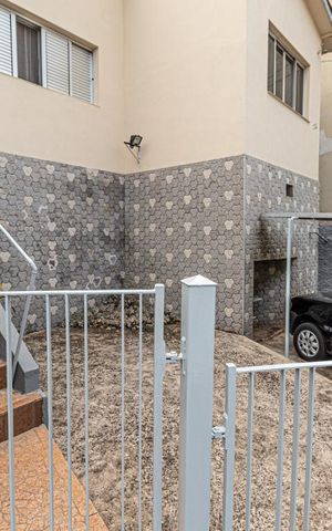 Casa à venda com 231m², 4 quartos e 3 vagas Casa à venda com 231m², 4 quartos e 3 vagasFachada