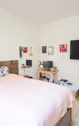 Casa à venda com 100m², 3 quartos e 6 vagas Casa à venda com 100m², 3 quartos e 6 vagasQuarto 1