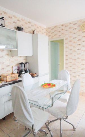 Casa à venda com 100m², 3 quartos e 6 vagas Casa à venda com 100m², 3 quartos e 6 vagasCozinha