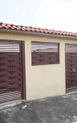 Casa à venda com 100m², 3 quartos e 6 vagasFachada