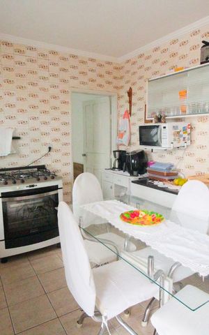 Casa à venda com 100m², 3 quartos e 6 vagas Casa à venda com 100m², 3 quartos e 6 vagasCozinha
