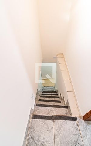 Casa para alugar com 50m², 2 quartos e sem vagaEscadas