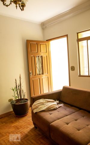 Casa à venda com 110m², 3 quartos e 2 vagas Casa à venda com 110m², 3 quartos e 2 vagasSala