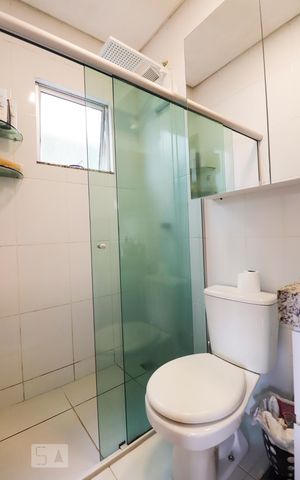 Casa de condomínio à venda com 115m², 3 quartos e 2 vagasBanheiro da suíte