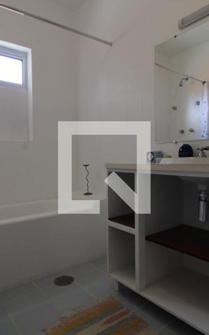 Casa para alugar com 300m², 5 quartos e 6 vagasBanheiro