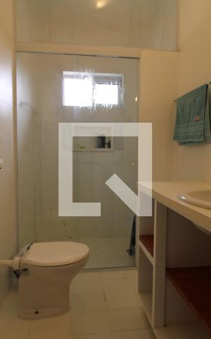 Casa para alugar com 300m², 5 quartos e 6 vagasBanheiro da suíte
