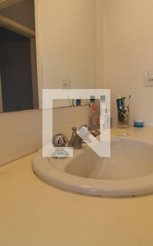 Casa para alugar com 300m², 5 quartos e 6 vagasPia banheiro da suíte
