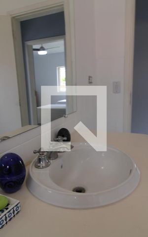 Casa para alugar com 300m², 5 quartos e 6 vagasPia do banheiro