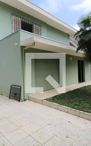 Casa para alugar com 300m², 5 quartos e 6 vagasFachada frente
