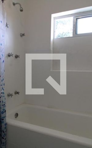 Casa para alugar com 300m², 5 quartos e 6 vagasBanheira