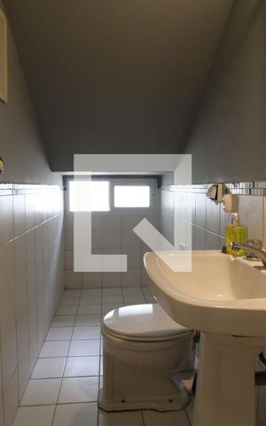 Casa para alugar com 300m², 5 quartos e 6 vagasLavabo