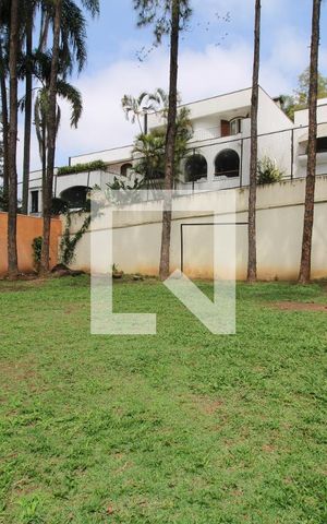 Casa para alugar com 300m², 5 quartos e 6 vagasÁrea fundos da casa