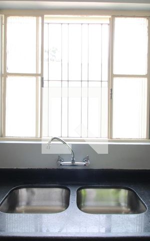 Casa para alugar com 300m², 5 quartos e 6 vagasPia da cozinha