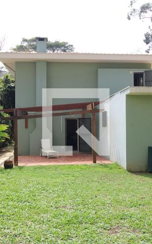 Casa para alugar com 300m², 5 quartos e 6 vagasFachada fundos da casa