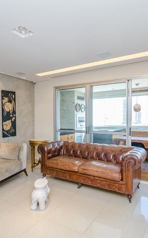 Apartamento à venda com 126m², 3 quartos e 2 vagas Apartamento à venda com 126m², 3 quartos e 2 vagasSala