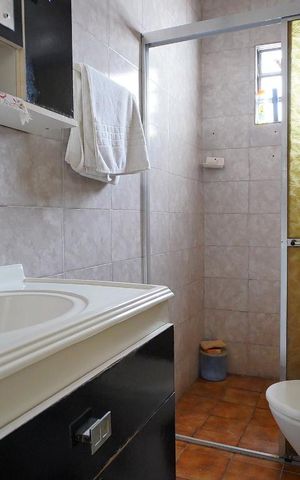 Casa à venda com 85m², 3 quartos e 2 vagasBanheiro