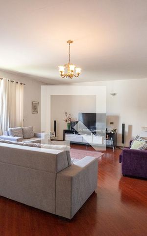 Casa à venda com 400m², 3 quartos e 4 vagas Casa à venda com 400m², 3 quartos e 4 vagasSala