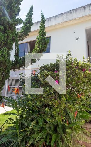 Casa à venda com 400m², 3 quartos e 4 vagas Casa à venda com 400m², 3 quartos e 4 vagasFachada
