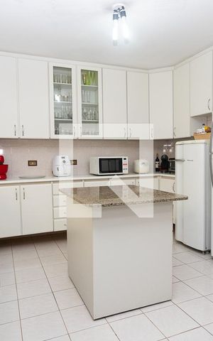 Casa à venda com 400m², 3 quartos e 4 vagas Casa à venda com 400m², 3 quartos e 4 vagasCozinha