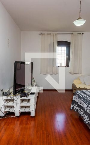 Casa à venda com 400m², 3 quartos e 4 vagas Casa à venda com 400m², 3 quartos e 4 vagasQuarto 2