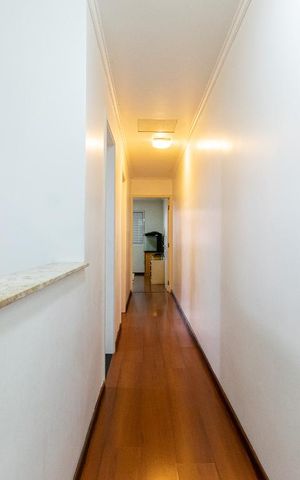 Casa à venda com 200m², 3 quartos e 2 vagasCorredor