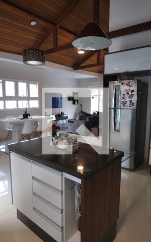 Casa à venda com 370m², 3 quartos e 3 vagasCozinha