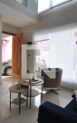 Casa à venda com 370m², 3 quartos e 3 vagasSala