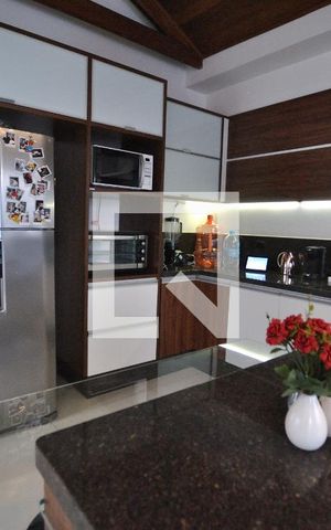 Casa à venda com 370m², 3 quartos e 3 vagasCozinha