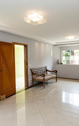 Casa à venda com 264m², 4 quartos e 4 vagas Casa à venda com 264m², 4 quartos e 4 vagasSala