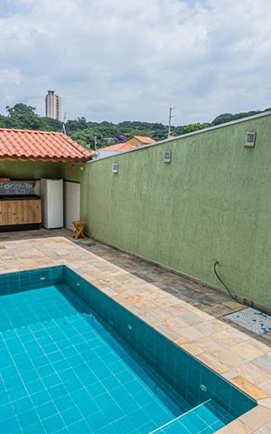 Casa à venda com 264m², 4 quartos e 4 vagas Casa à venda com 264m², 4 quartos e 4 vagasPiscina e churrasqueira