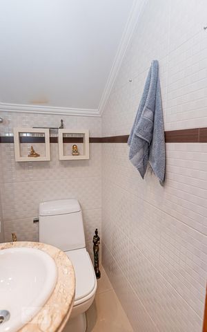Casa à venda com 264m², 4 quartos e 4 vagas Casa à venda com 264m², 4 quartos e 4 vagasLavabo