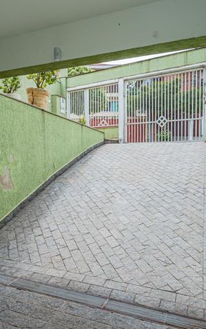 Casa à venda com 264m², 4 quartos e 4 vagas Casa à venda com 264m², 4 quartos e 4 vagasGaragem