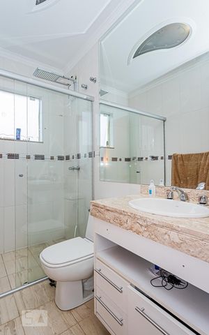Casa à venda com 264m², 4 quartos e 4 vagas Casa à venda com 264m², 4 quartos e 4 vagasBanheiro suite 3