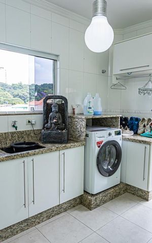 Casa à venda com 264m², 4 quartos e 4 vagas Casa à venda com 264m², 4 quartos e 4 vagasÁrea de Serviço