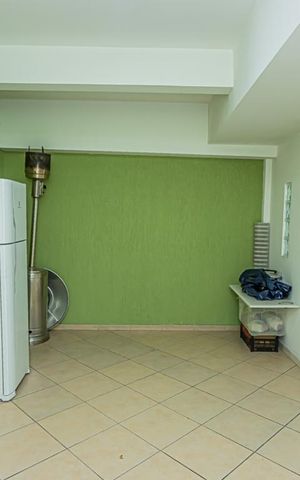 Casa à venda com 264m², 4 quartos e 4 vagas Casa à venda com 264m², 4 quartos e 4 vagasÁrea livre