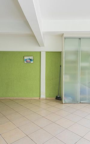 Casa à venda com 264m², 4 quartos e 4 vagas Casa à venda com 264m², 4 quartos e 4 vagasGaragem