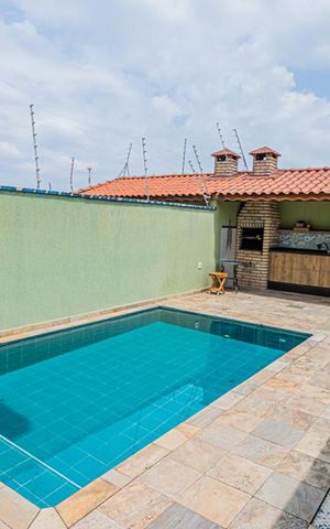 Casa à venda com 264m², 4 quartos e 4 vagas Casa à venda com 264m², 4 quartos e 4 vagasPiscina e churrasqueira
