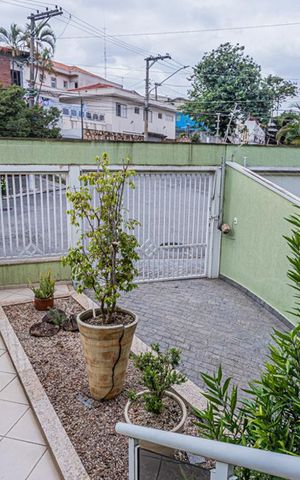 Casa à venda com 264m², 4 quartos e 4 vagas Casa à venda com 264m², 4 quartos e 4 vagasEntrada