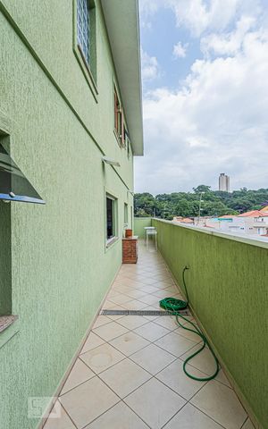 Casa à venda com 264m², 4 quartos e 4 vagas Casa à venda com 264m², 4 quartos e 4 vagasQuintal lateral