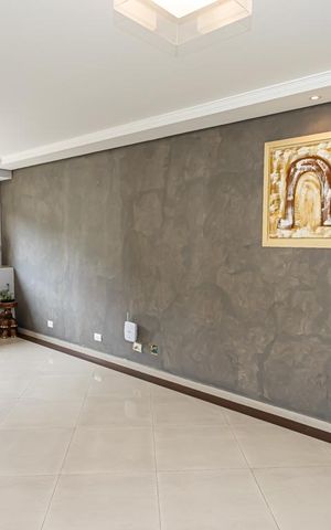Casa à venda com 264m², 4 quartos e 4 vagas Casa à venda com 264m², 4 quartos e 4 vagasSala