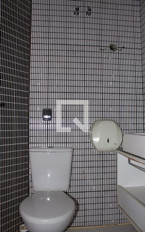 Casa para alugar com 450m², 5 quartos e 4 vagasBanheiro Social