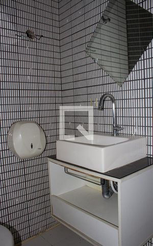 Casa para alugar com 450m², 5 quartos e 4 vagasBanheiro Social