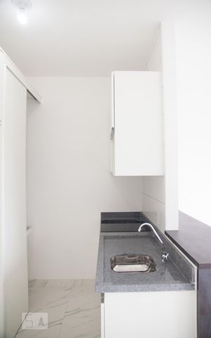Studio para alugar com 28m², 1 quarto e sem vaga Studio para alugar com 28m², 1 quarto e sem vagaCozinha