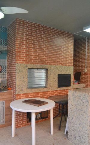 Casa à venda com 377m², 5 quartos e 2 vagasChurrasqueira